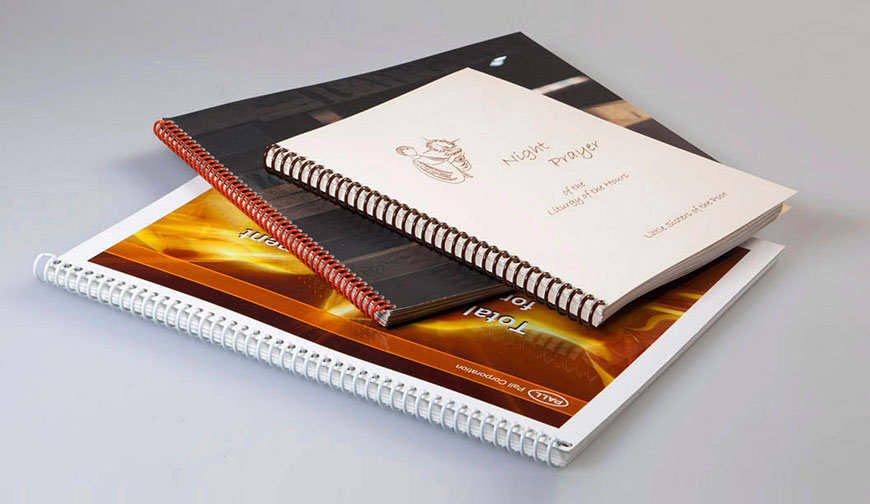 Đục lỗ, dán bìa plastic