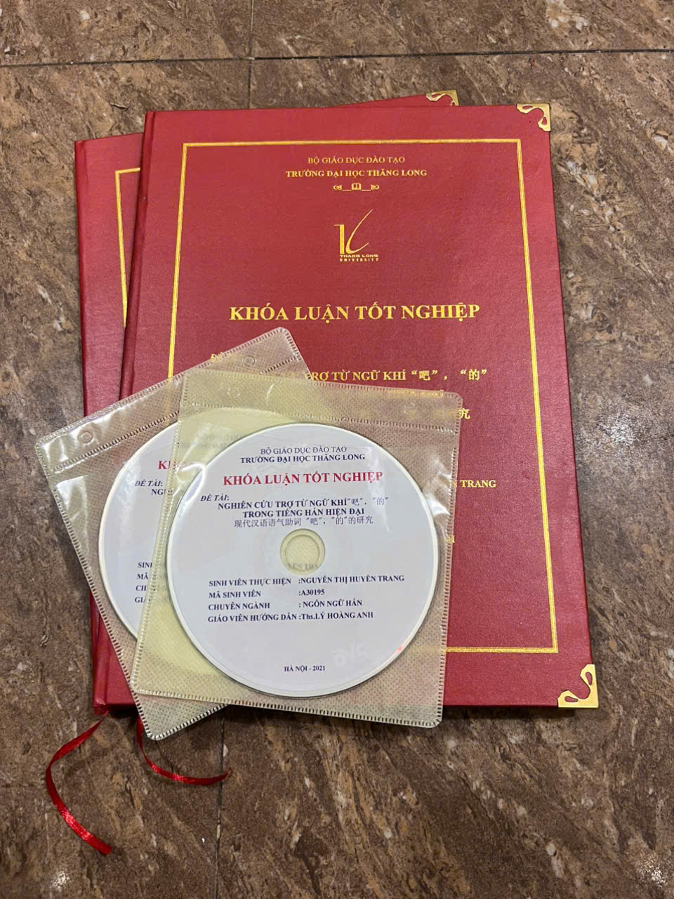 Ưu Điểm Khi Đóng Bìa Cứng Mạ Vàng Tại iN Hoa Hồng